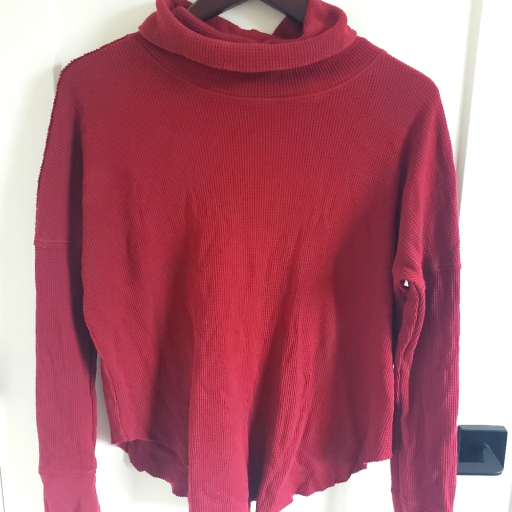 Aritzia TNA waffle turtleneck long sleeved shirt. Red, size medium.